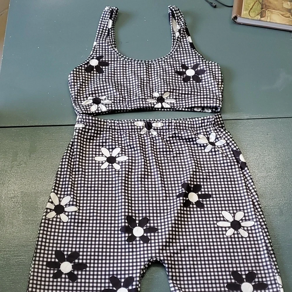 Sweet little summer set, shorts and top nave blue and white. Size small. NWOT.‎